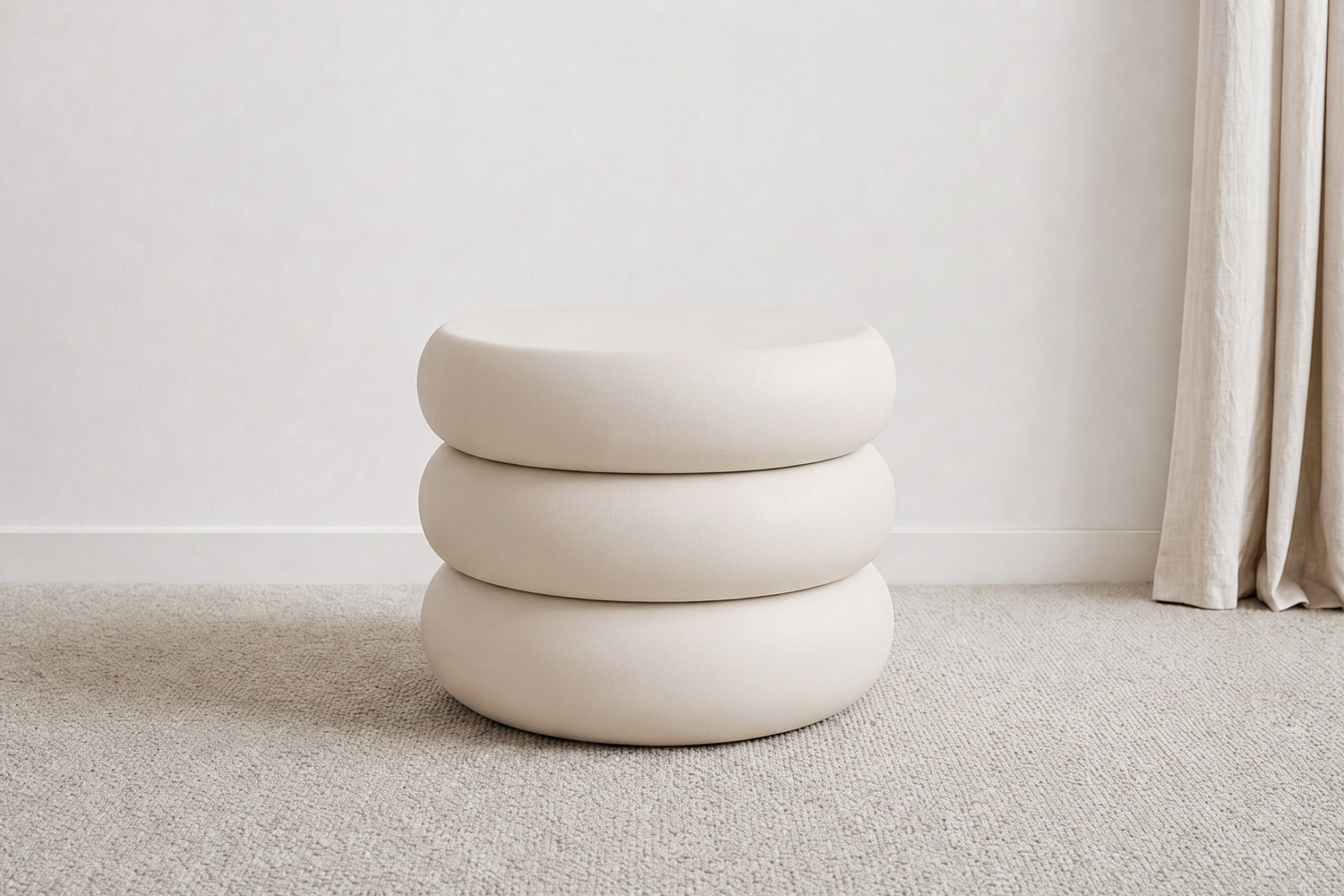 Beistelltisch Vela aus pulverbeschichtetem Metall in Off-White
